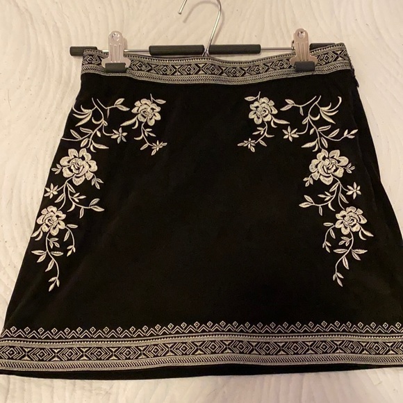 EMBROIDERED SKIRT - Picture 2 of 2